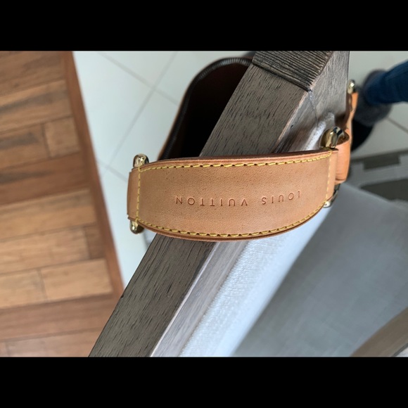 Louis Vuitton Tulum. Great condition. - Picture 7 of 11